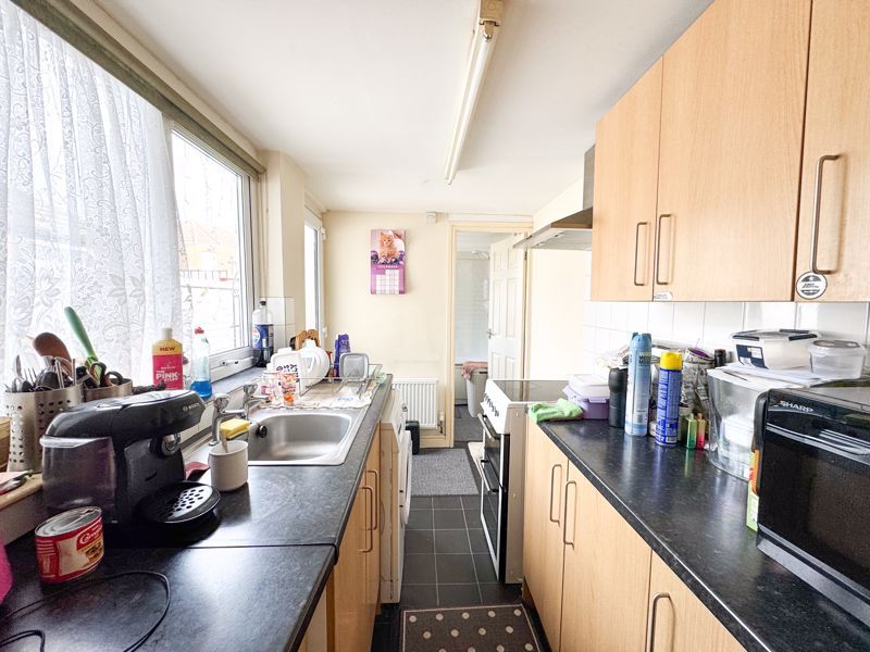 Property photo 2 of 9 Kitchen