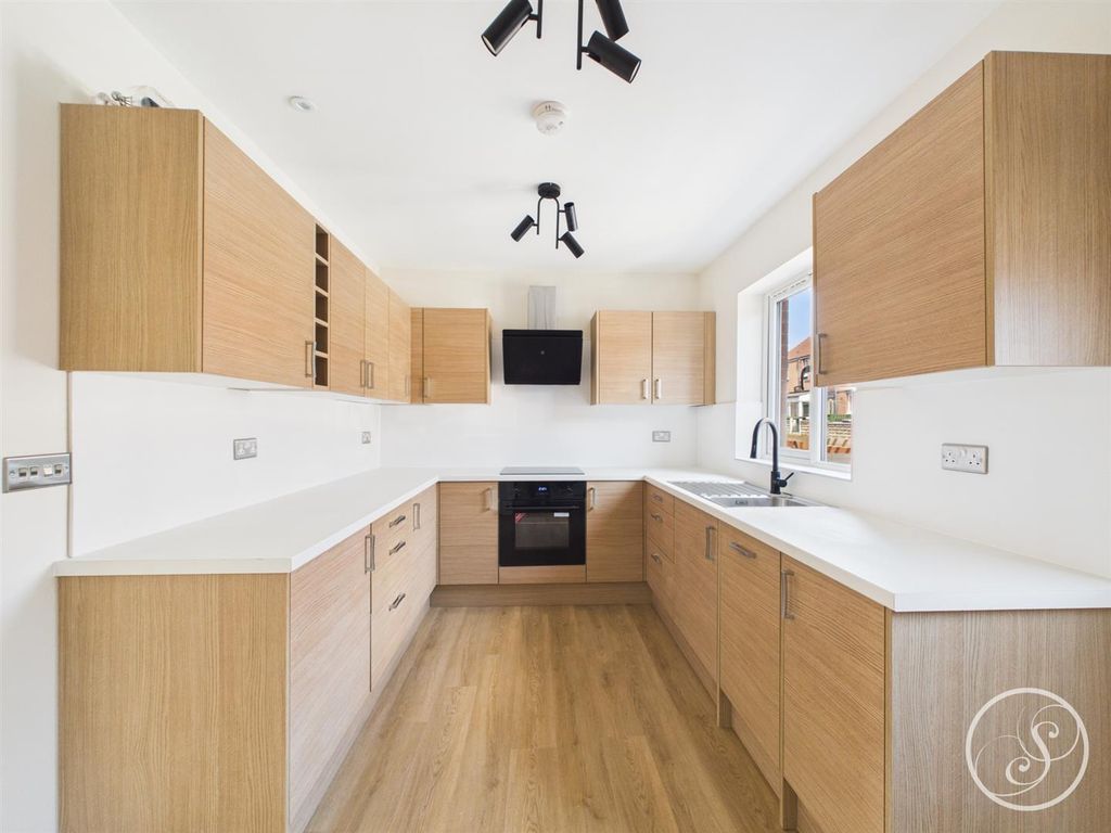 Property photo 2 of 18 Kitchen