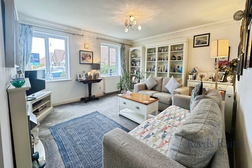 Property photo 2 of 12 Lounge