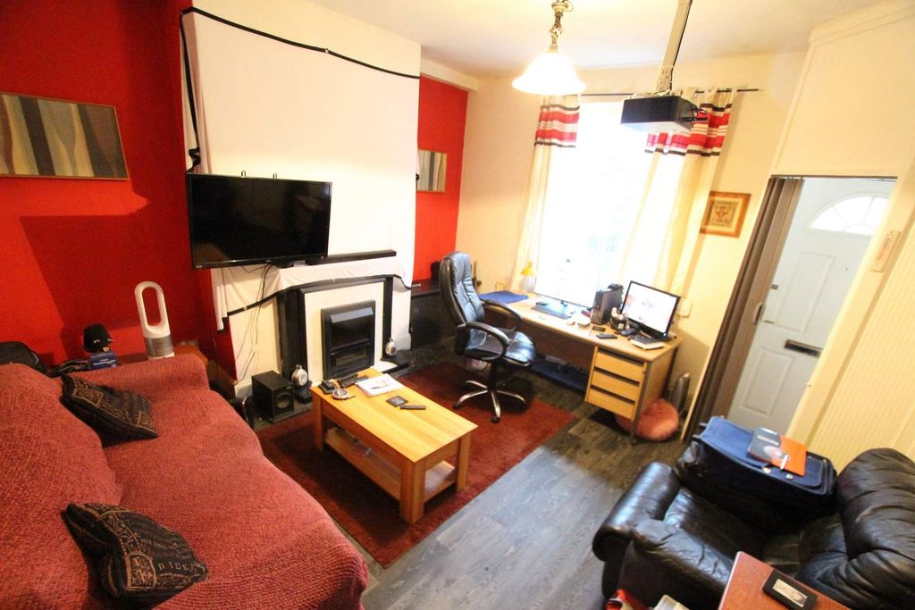 Property photo 2 of 9