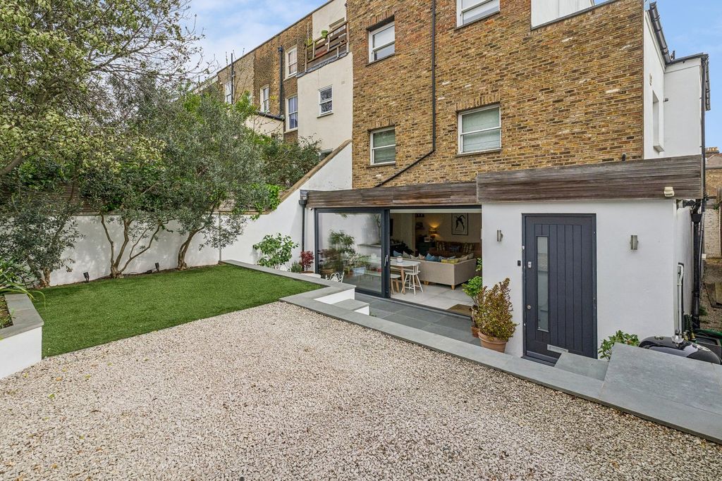 Property photo 2 of 12