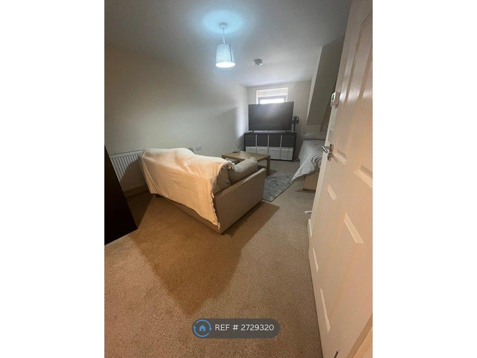 Property photo 3 of 8 Studio Room