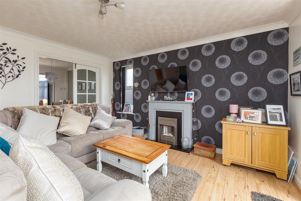 Property photo 2 of 23