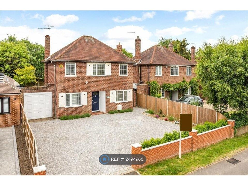 Property photo 2 of 17 Prime Residential Road Close To Windsor Town