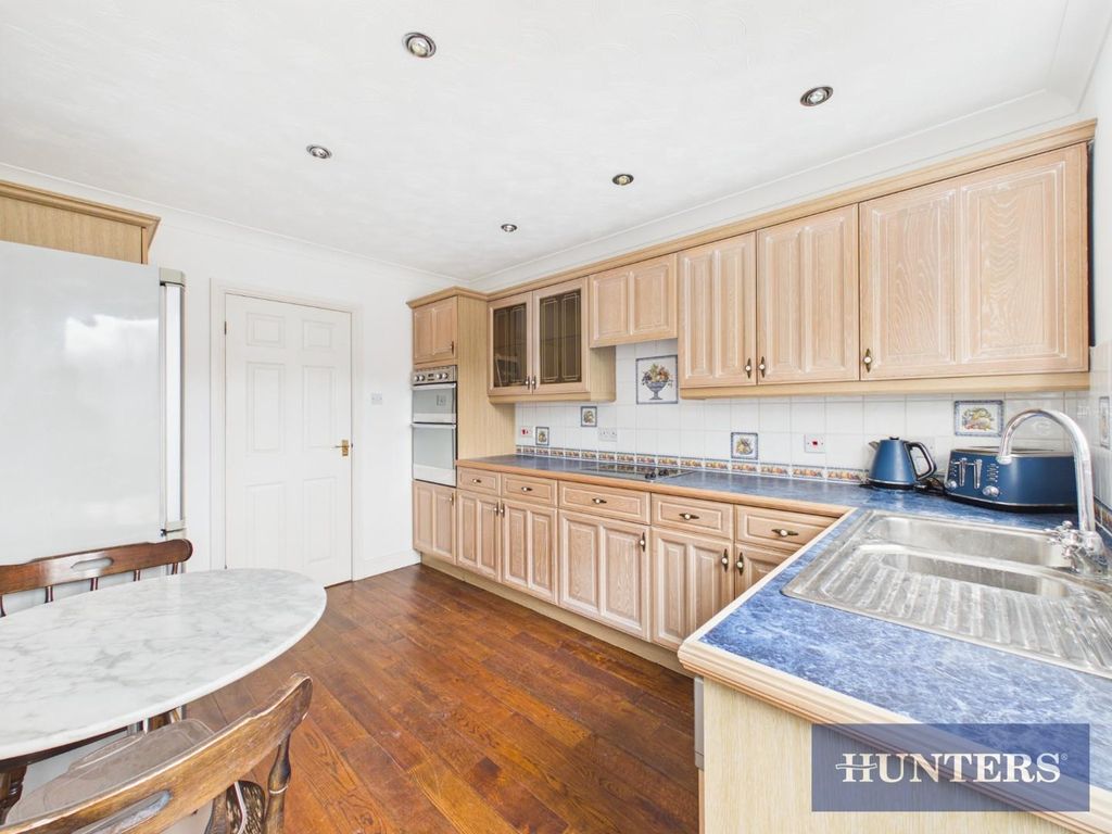 Property photo 3 of 12 Kitchen