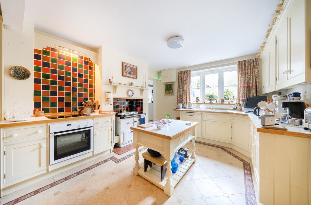 Property photo 2 of 40