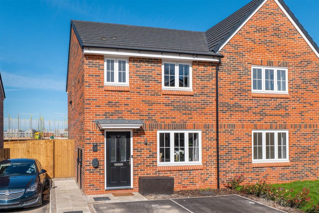 Property photo 1 of 21 Front External