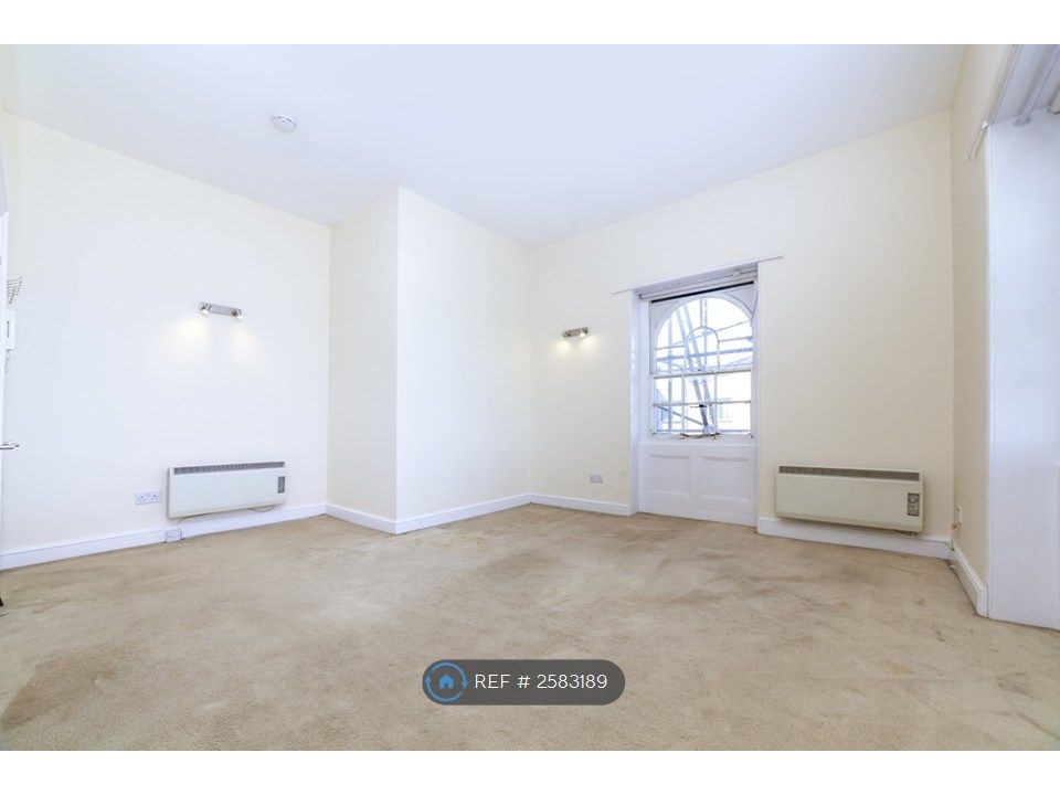 Property photo 2 of 7 Living Space