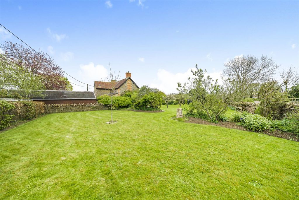 Property photo 3 of 17 Garden