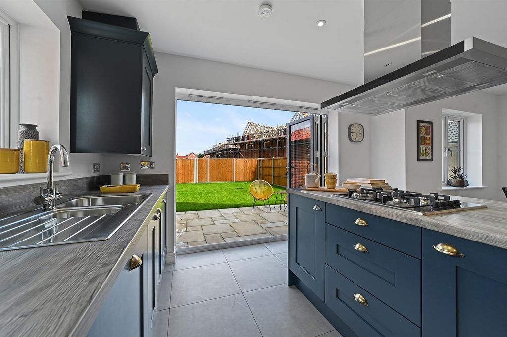 Property photo 2 of 10 Pt-Rose-Lawfordgreen-19.Jpg