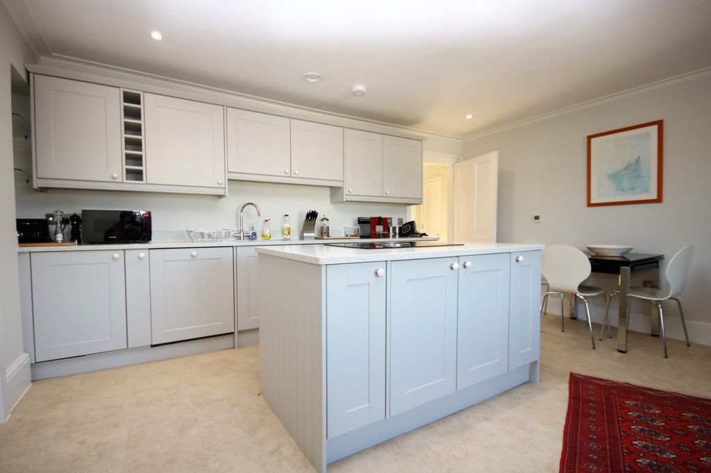 Property photo 2 of 11 Kitchen
