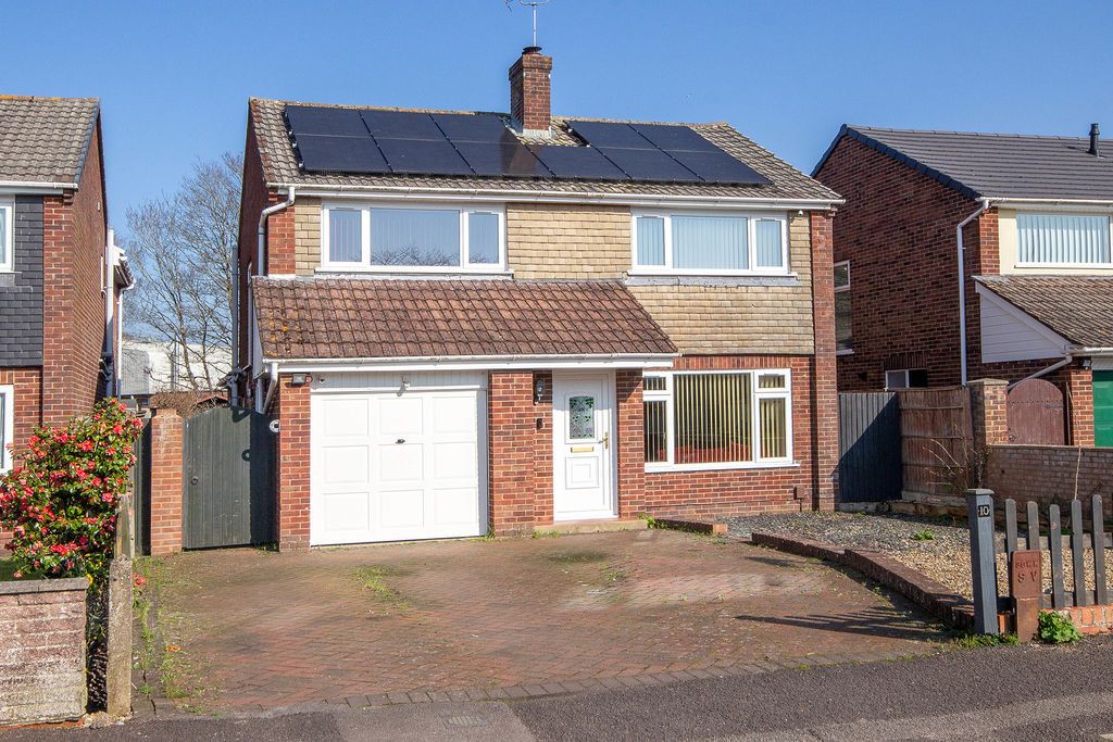 Property photo 1 of 16 External