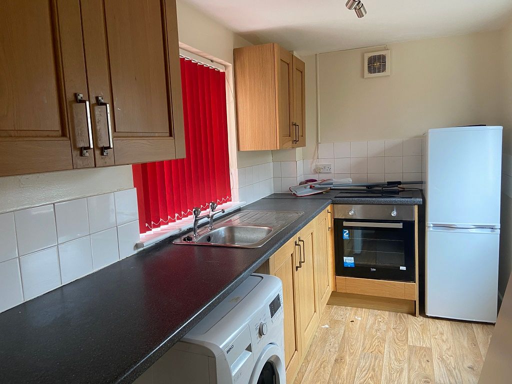 Property photo 2 of 6 Kitchen