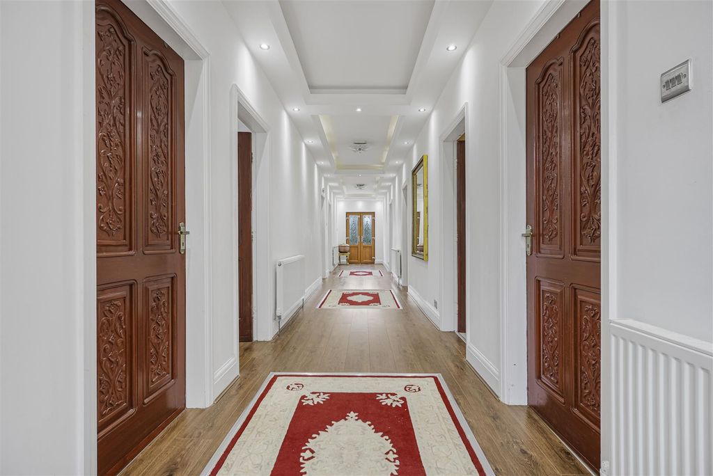 Property photo 3 of 28 Hallway