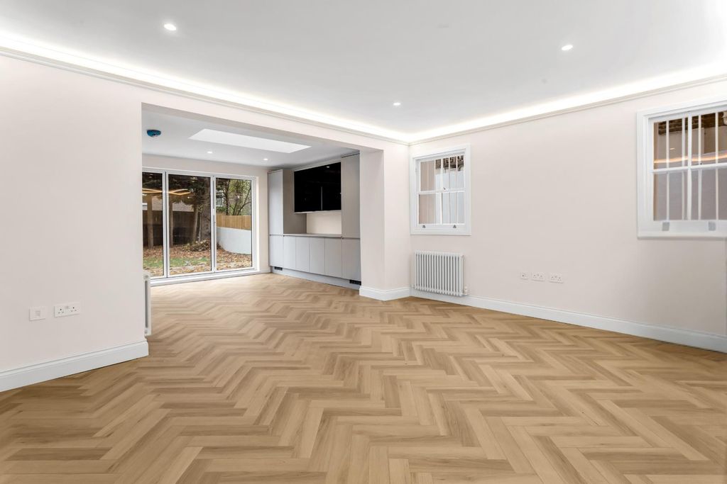 Property photo 3 of 19 Reception