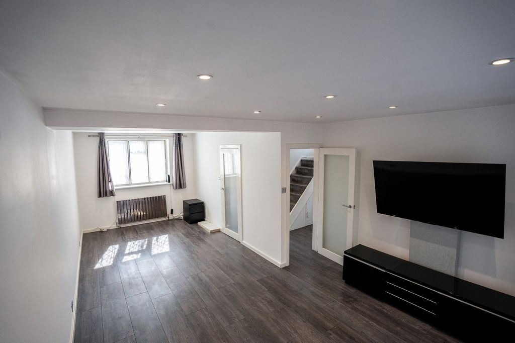 Property photo 2 of 23 Picture No. 05