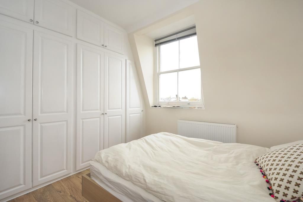 Property photo 3 of 9 Bedroom (Shot 1)