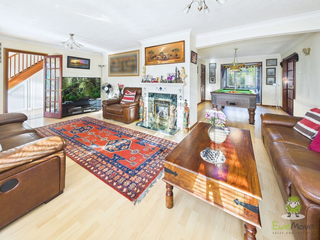 Property photo 3 of 40 Cam01543G0-Pr0169-Still013