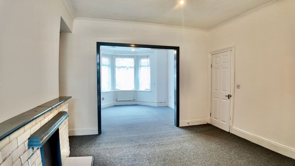 Property photo 2 of 26