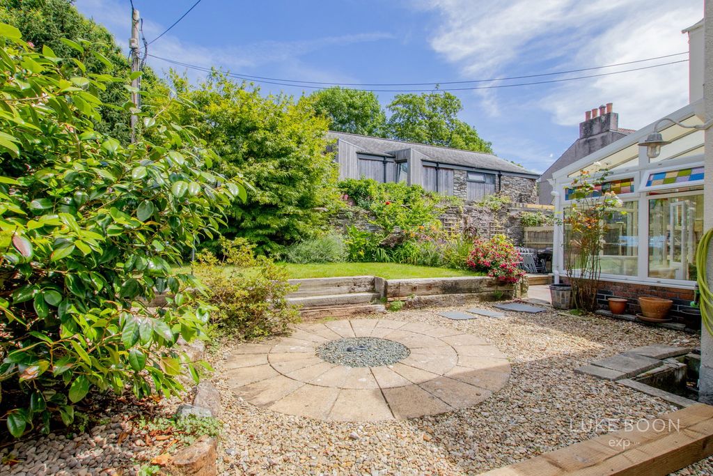 Property photo 2 of 23