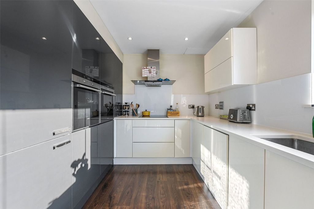 Property photo 3 of 16 Kitchen