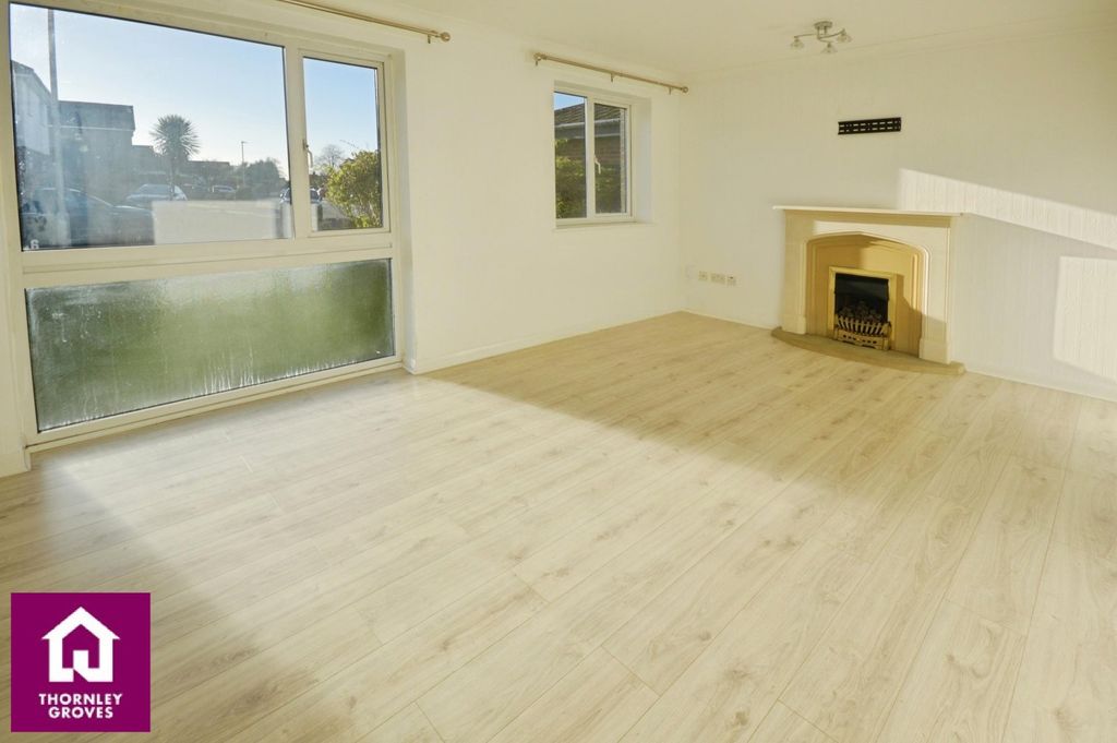 Property photo 2 of 13 Lounge