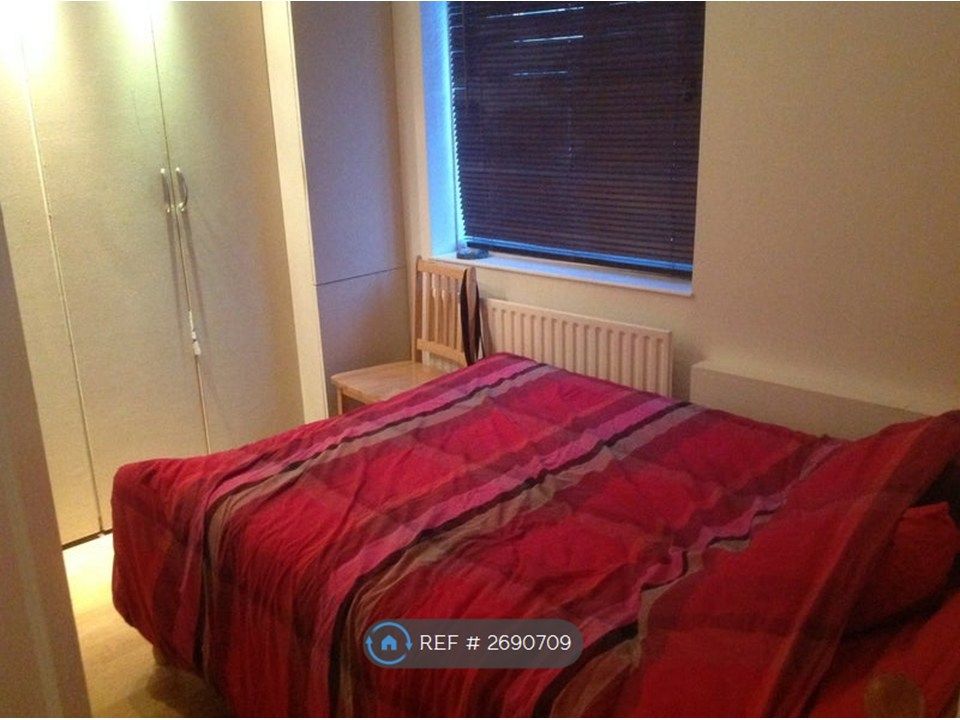 Property photo 2 of 6 Bedroom