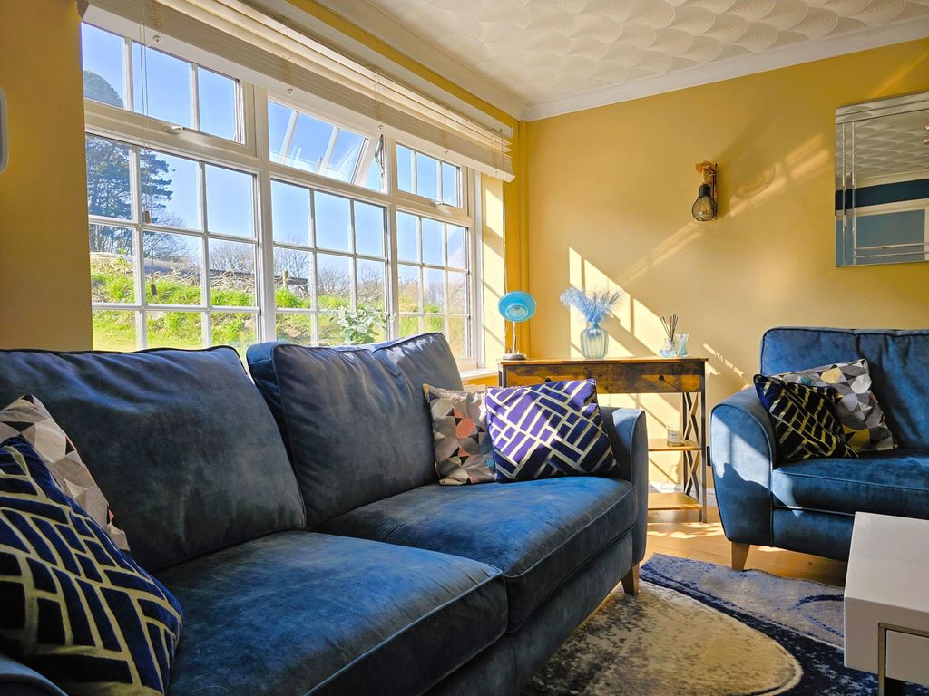 Property photo 2 of 33