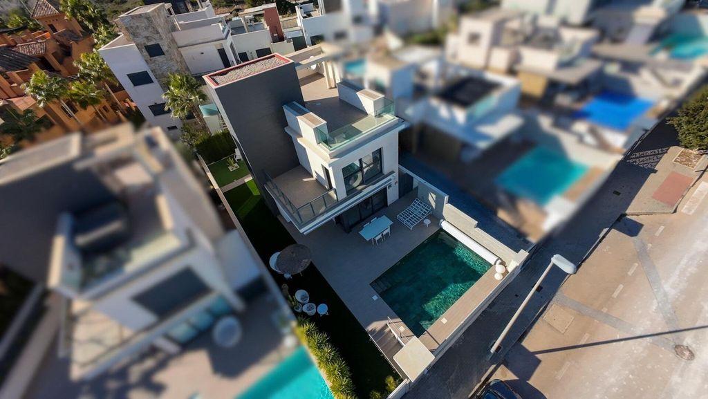 Property photo 2 of 33