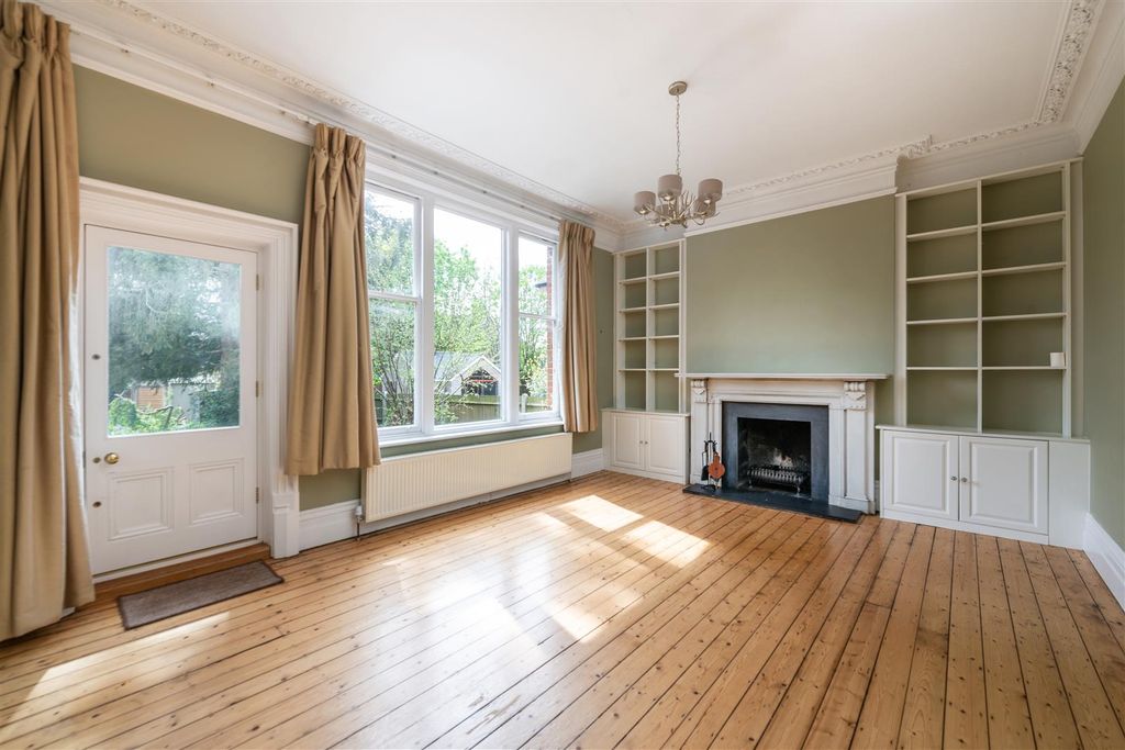 Property photo 2 of 24 Flat 1 3 Yorke Road Internals.Jpg