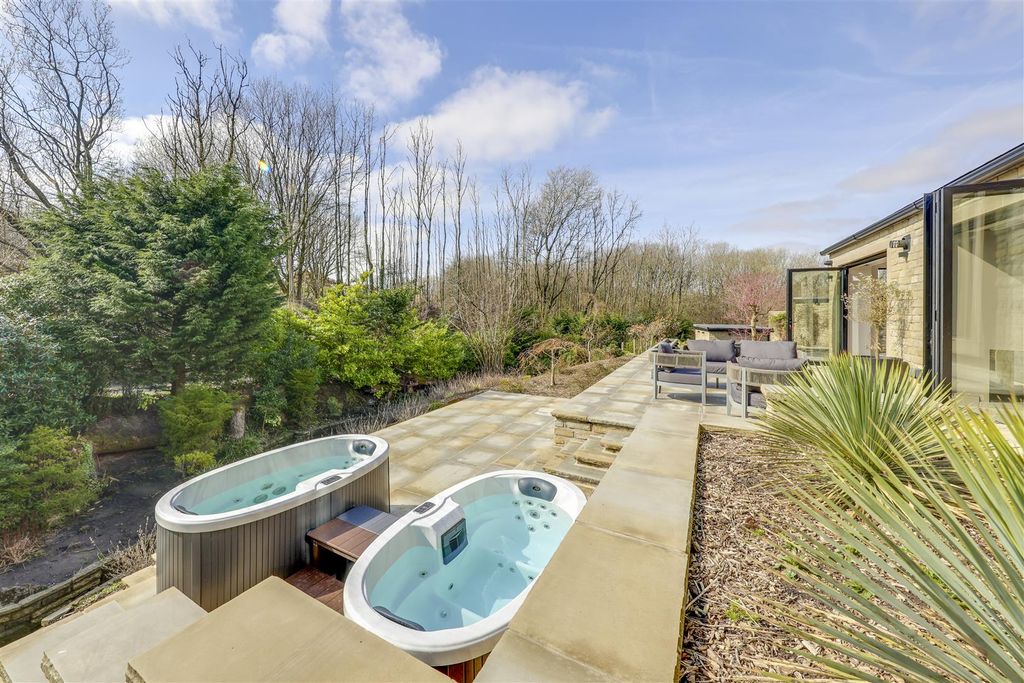 Property photo 3 of 61 The Farmhouse - Patio &amp; Hot Tubs