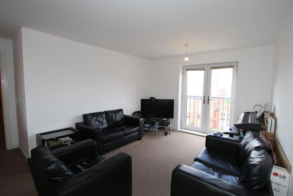 Property photo 2 of 9
