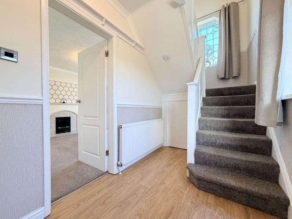 Property photo 3 of 35 Hall