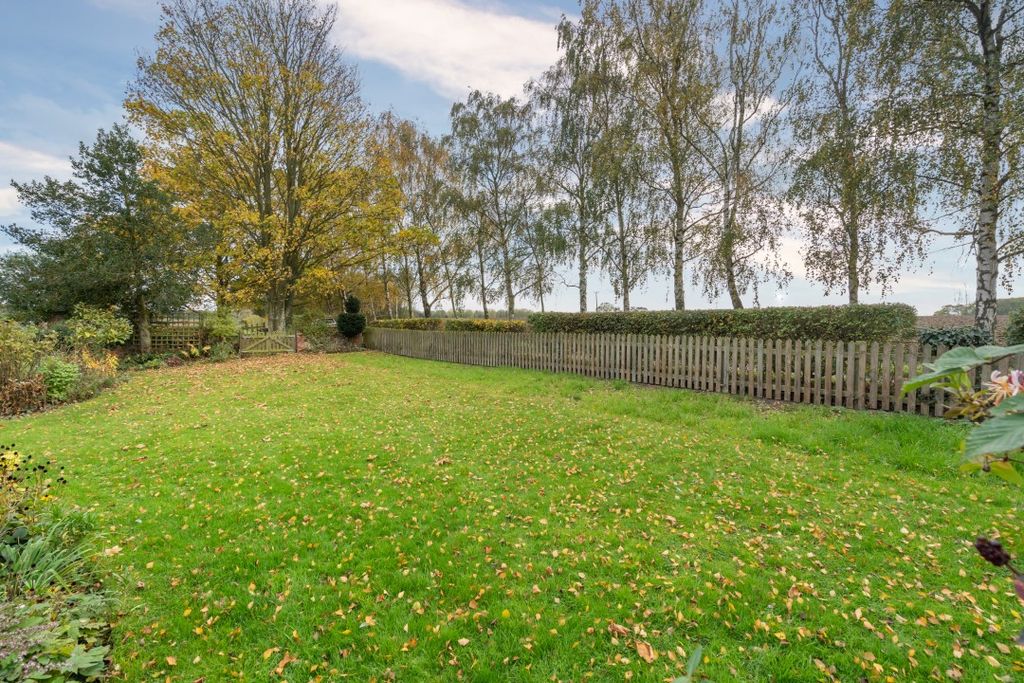 Property photo 2 of 34