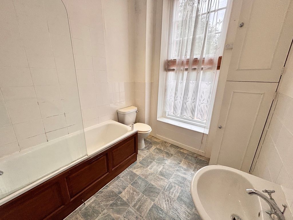 Property photo 3 of 4 Bathroom