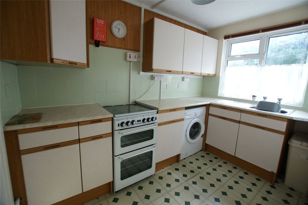 Property photo 2 of 9 Kitchen