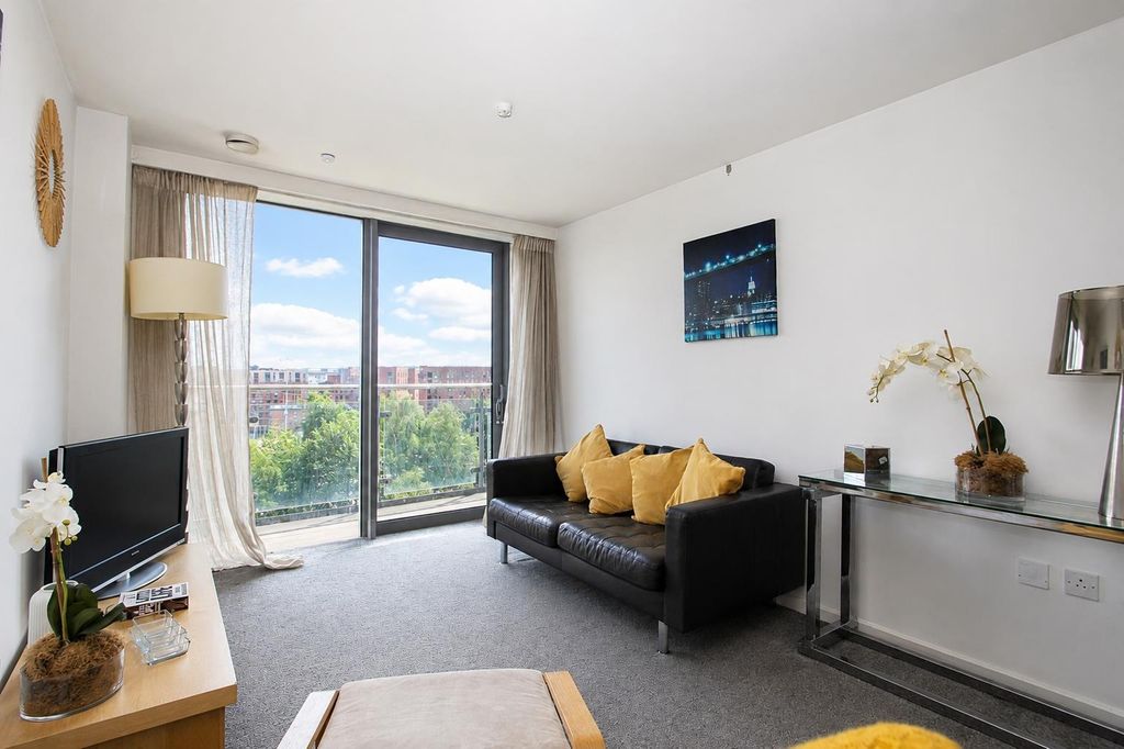 Property photo 2 of 11 Bright Living Room With Floor-To-Ceiling Windows...