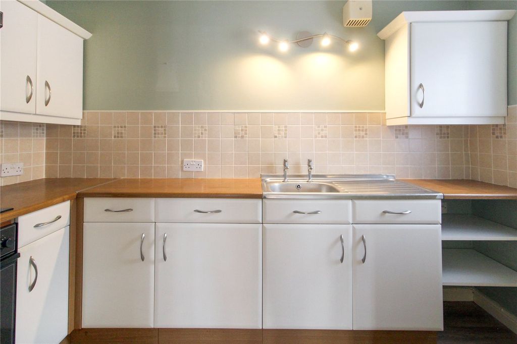 Property photo 3 of 16 Picture No. 11