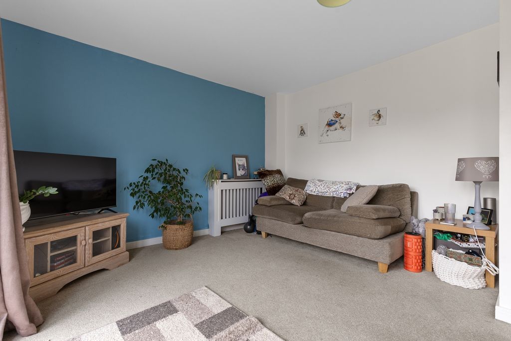 Property photo 2 of 14 Lounge