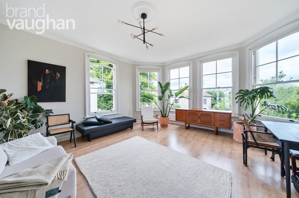 Property photo 1 of 10 Living Room