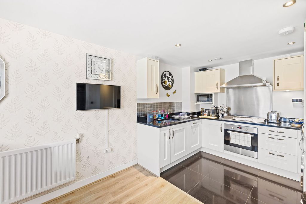 Property photo 3 of 17 Kitchen Diner