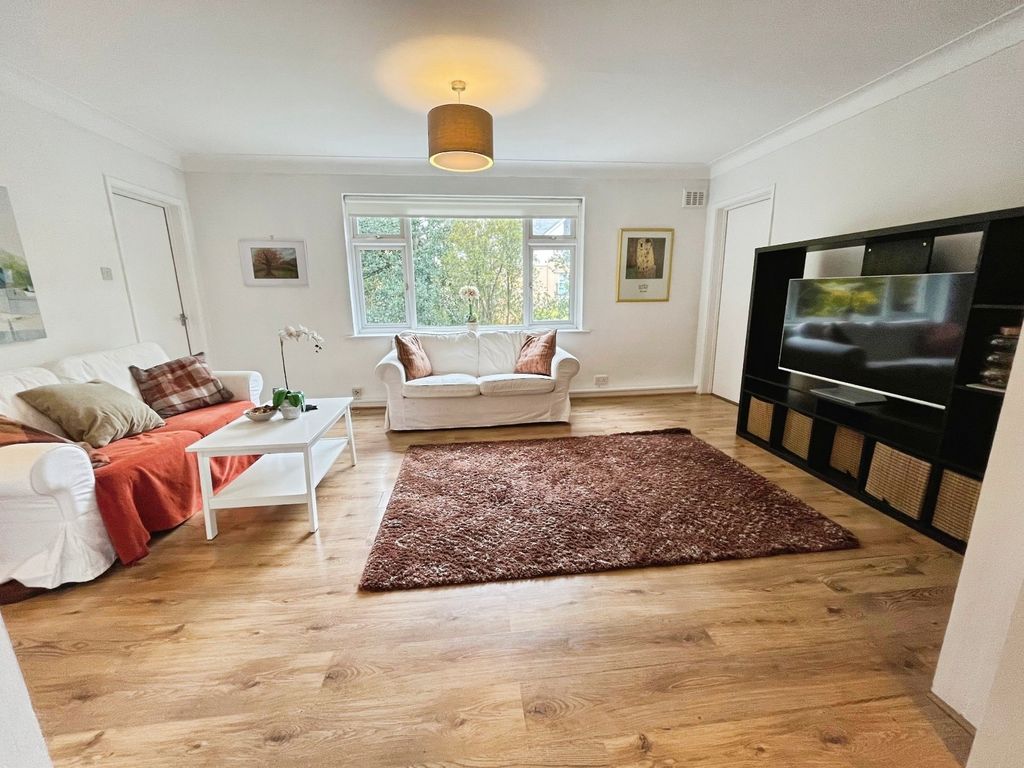 Property photo 3 of 16 Picture 3