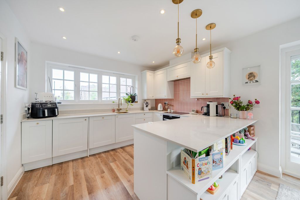 Property photo 1 of 17 Kitchen