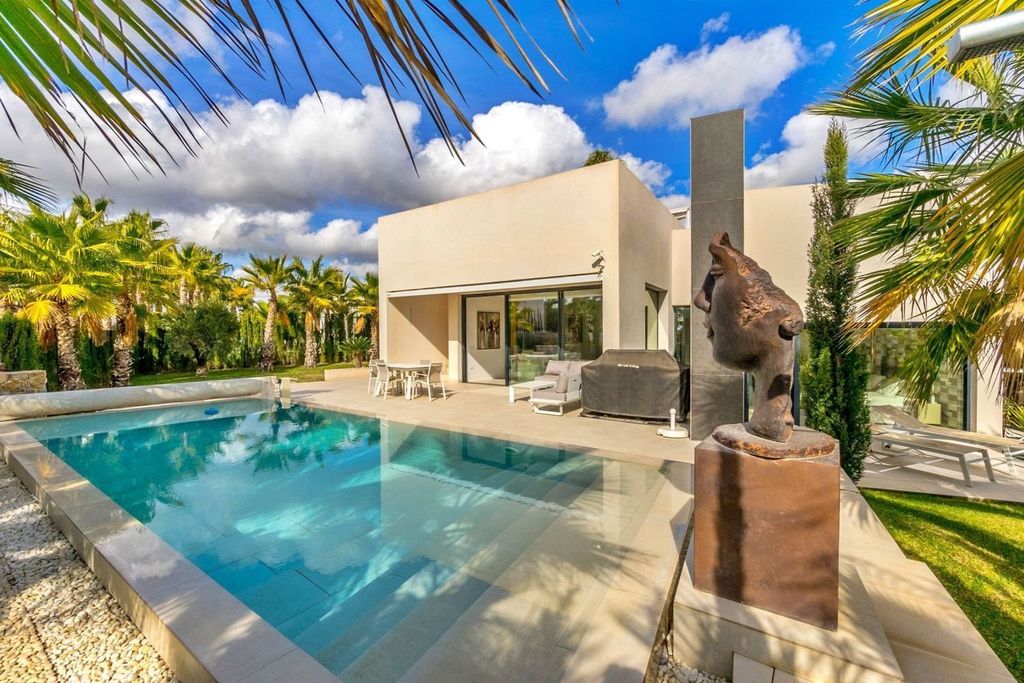 Property photo 2 of 49