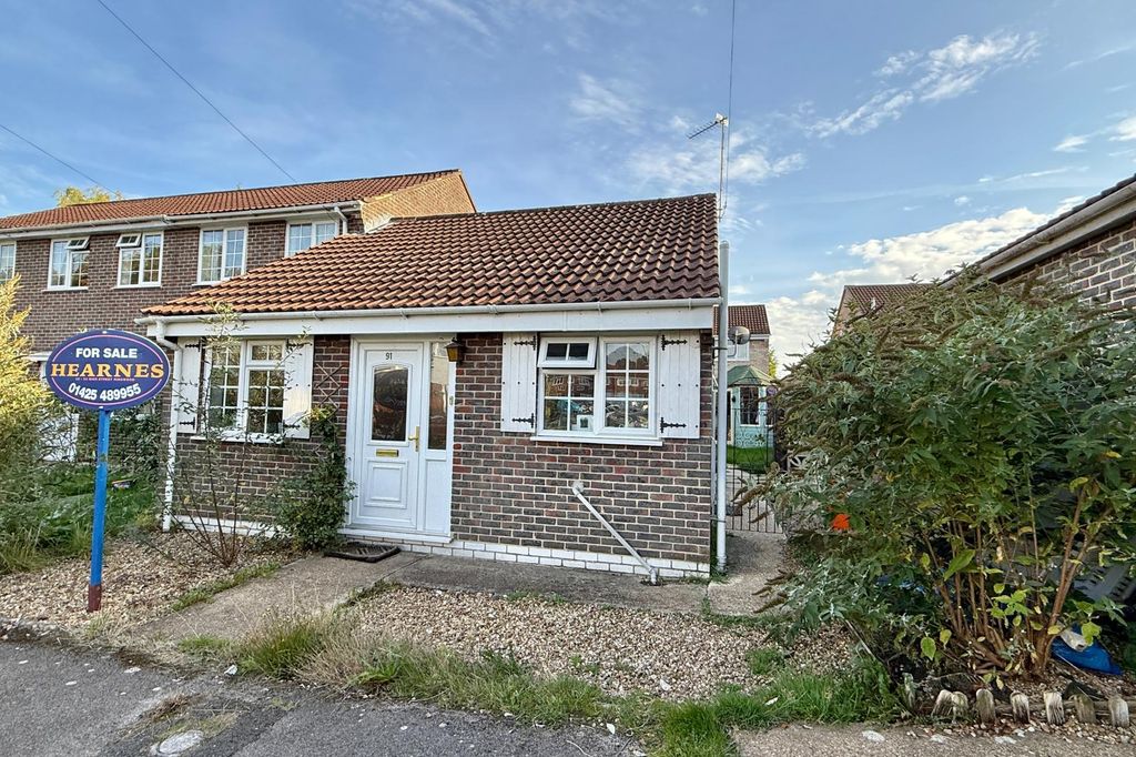 Property photo 1 of 12 2 Bed End Of Terrace Bungalow