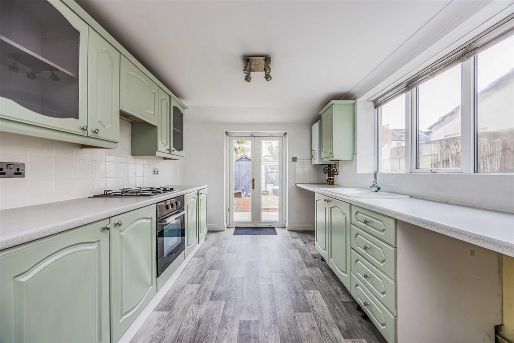 Property photo 1 of 14 26 Farlington Road, Copnor-Small-Porticomarketing-