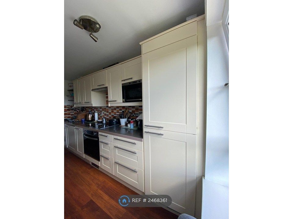 Property photo 2 of 11 Kitchen