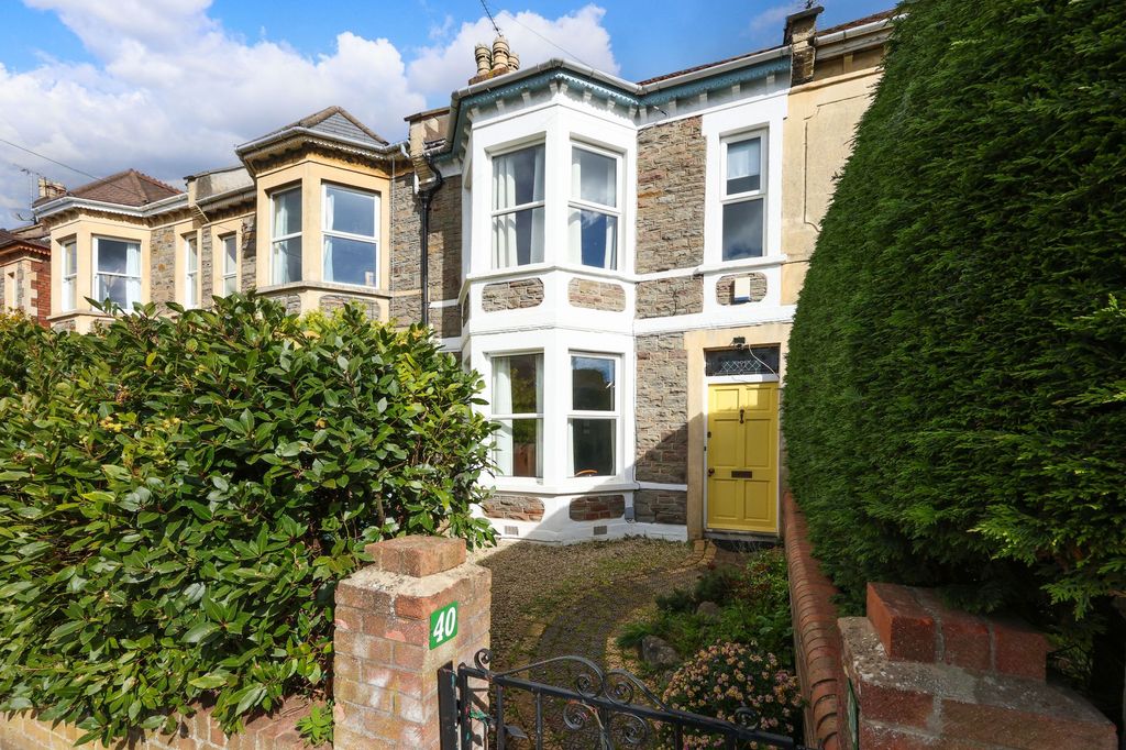 Property photo 2 of 23