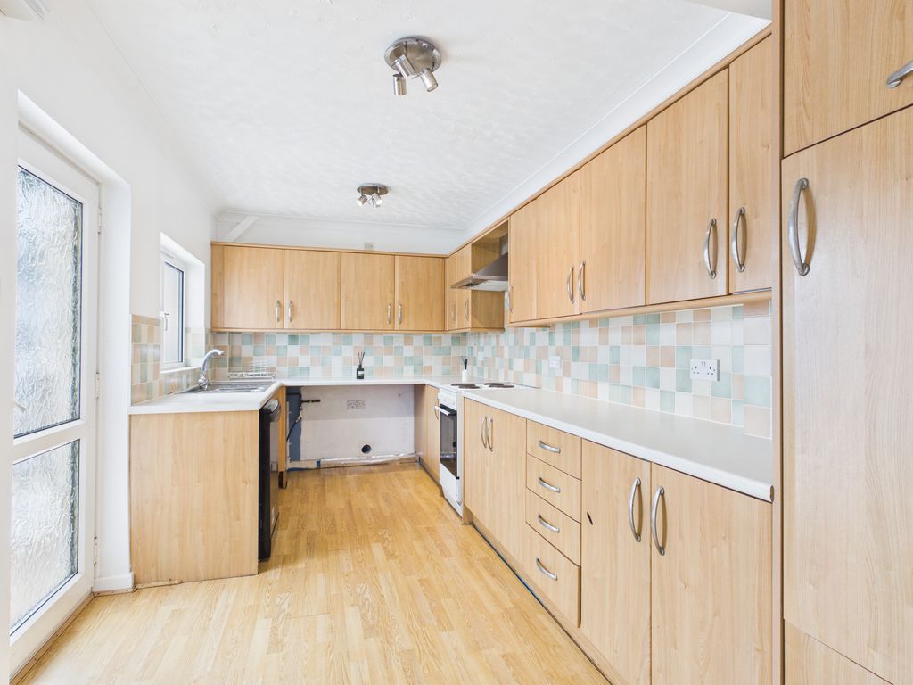 Property photo 2 of 12 Kitchen