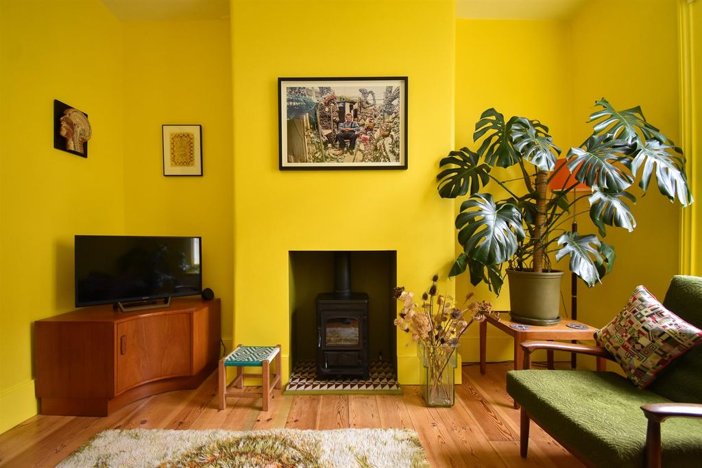 Property photo 1 of 29 Living Room